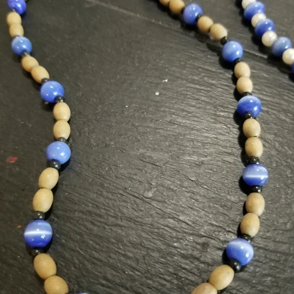 3 necklaces- free with bundle - Picture 5 of 6